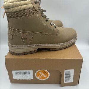 Women’s Lace-up Ankle Boots, ten/beige, size 41 (10w), new in box